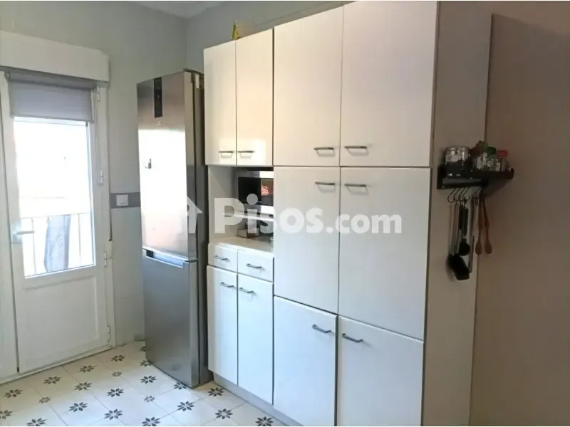Cuisine - Modernised Flat with East-West Orientation in Barreda