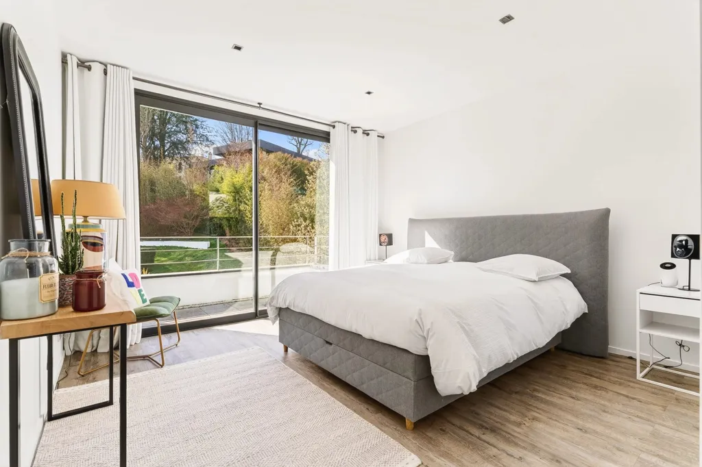 Chambres - Propriété Architecturale avec Piscine à Garches