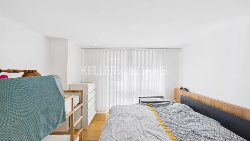 Chambres - Maison Rénovée de 9 Pièces à Rumelange