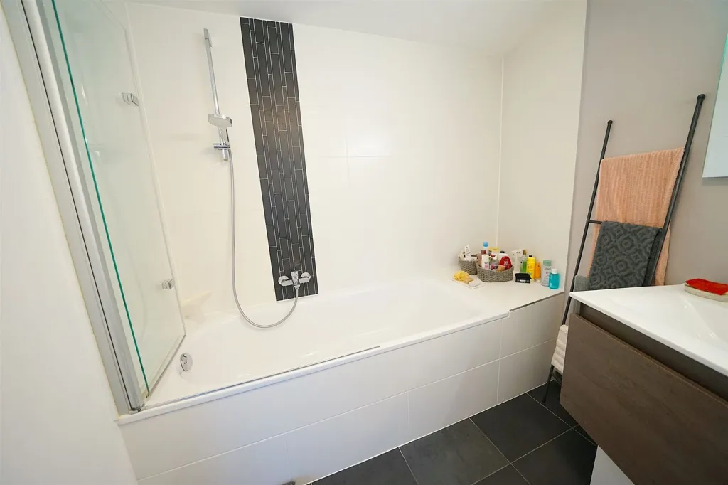 Bathrooms - Apartment with Terrace in Nivelles