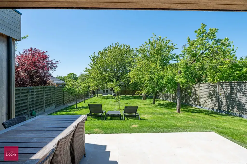 Aed - Spacious Villa with Indoor Pool in Suburb