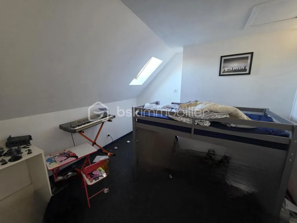 Bedrooms - Townhouse with Five Bedrooms in Sens Centre