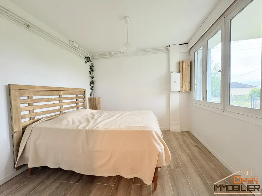 Bedrooms - House with Pool and Garden in Gourdon