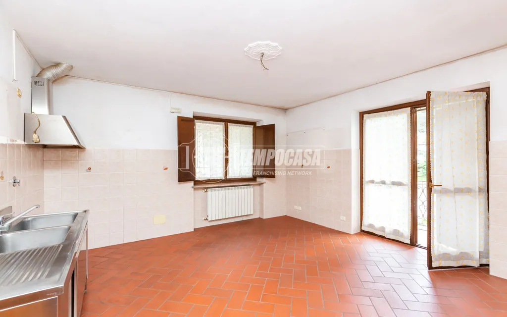 Köök - Bifamiliar Villa with Private Garden in Caprie