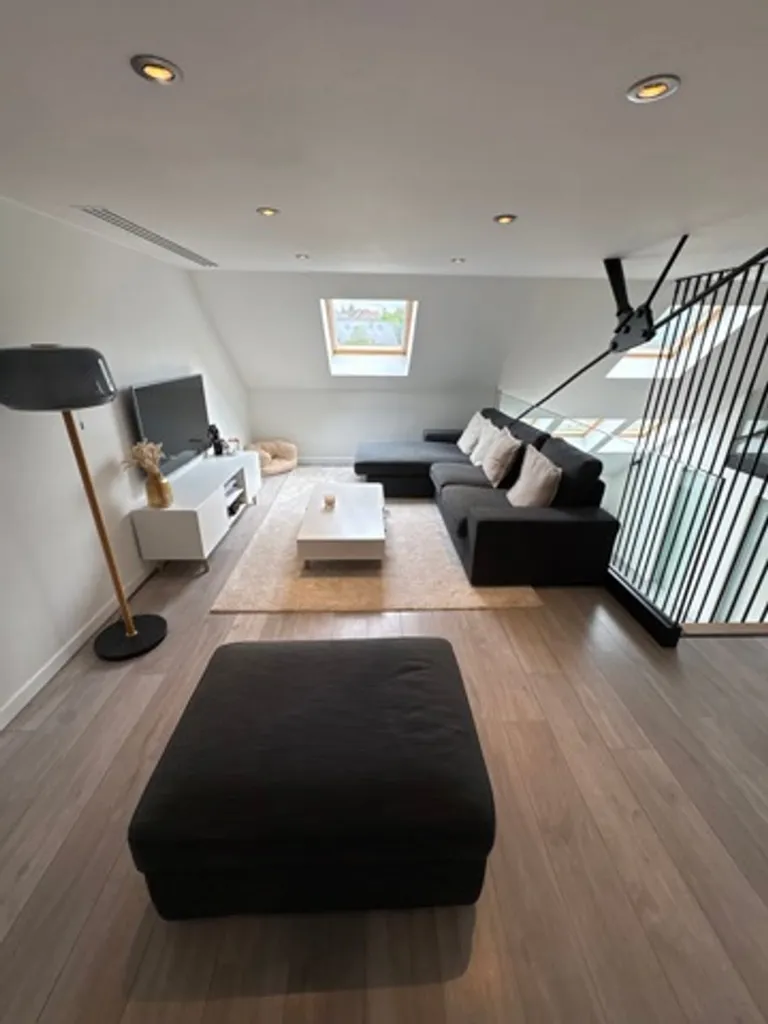 Séjour - Duplex Lumineux avec Cave et Parking à Nice