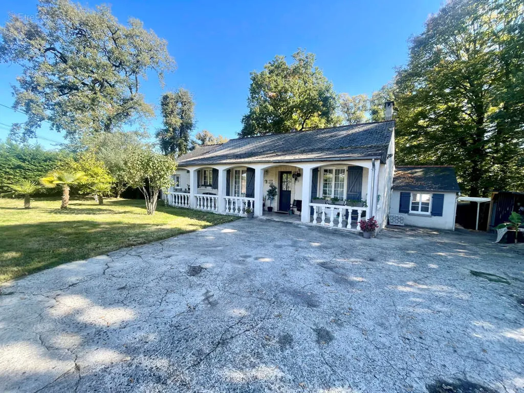 Extérieur - Maison de Plain Pied avec Jardin à Esvres