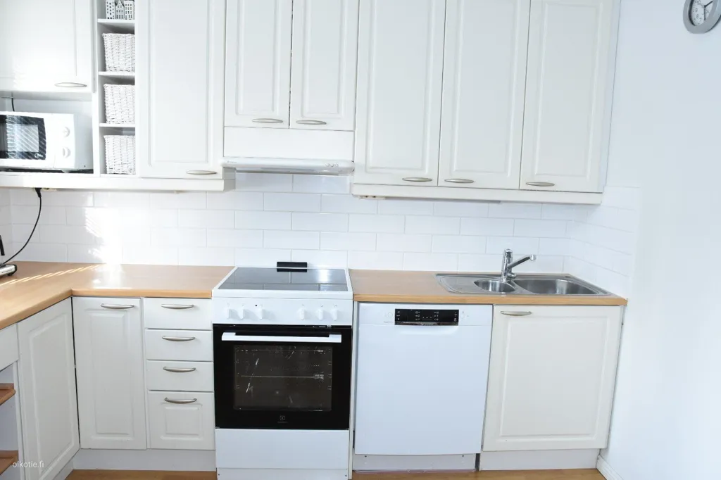 Cuisine - Bright Apartment with Glazed Balcony in Espoo