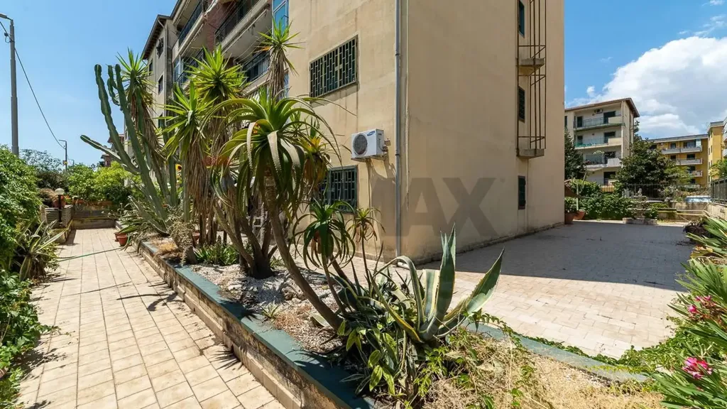 Garden - Spacious Apartment with Large Terrace in Catania