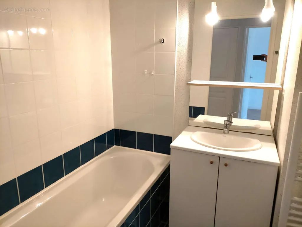 Vannitoad - 4-Bed Apartment with Terrace in Beaussais