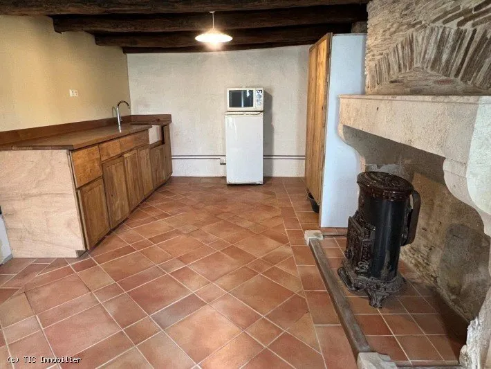 Köök - Spacious House with Large Garden in Cellefrouin