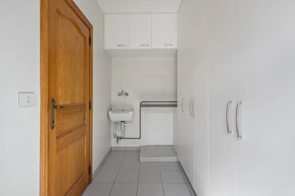 Vannitoad - Duplex Apartment with Commercial Space in Herentals