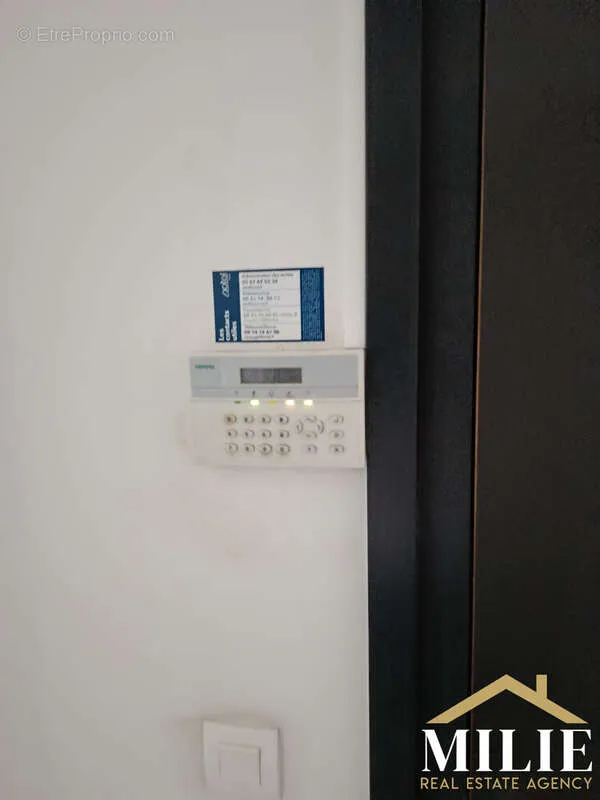 Pièces - Bureaux en rez-de-chaussée avec accès direct à La Seyne-sur-Mer