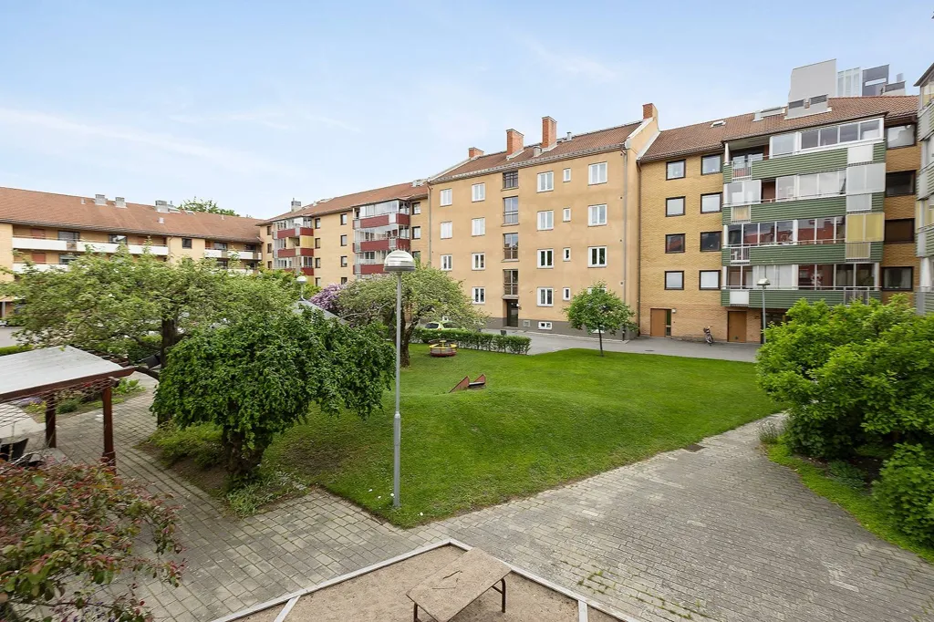 Giardino - Apartment with Balcony in Örebro