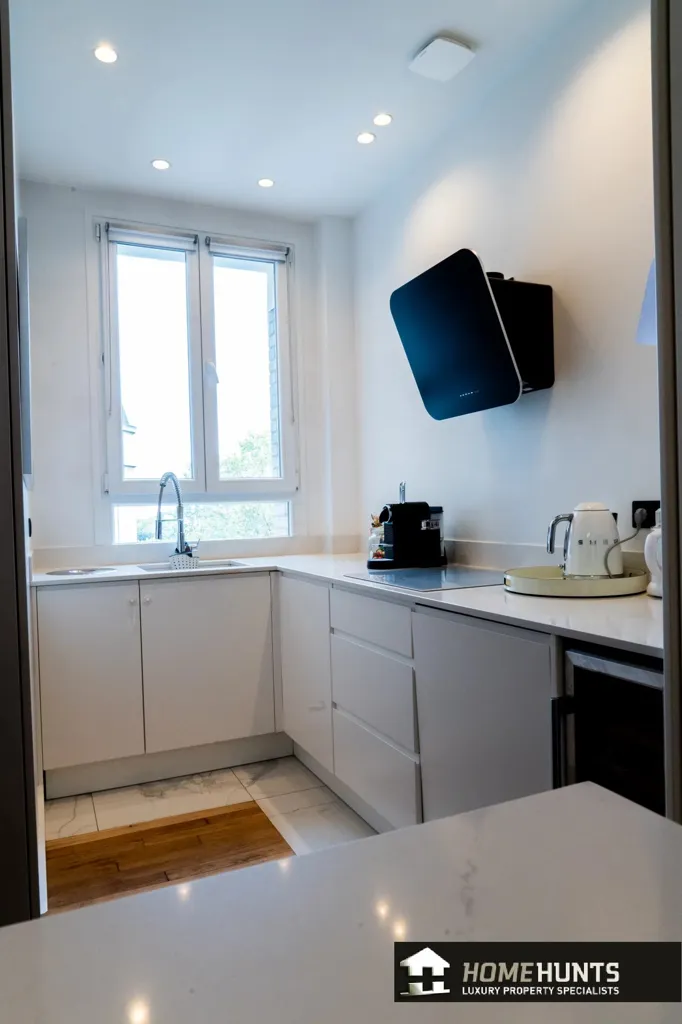 Köök - Renovated Paris Apartment with Balcony