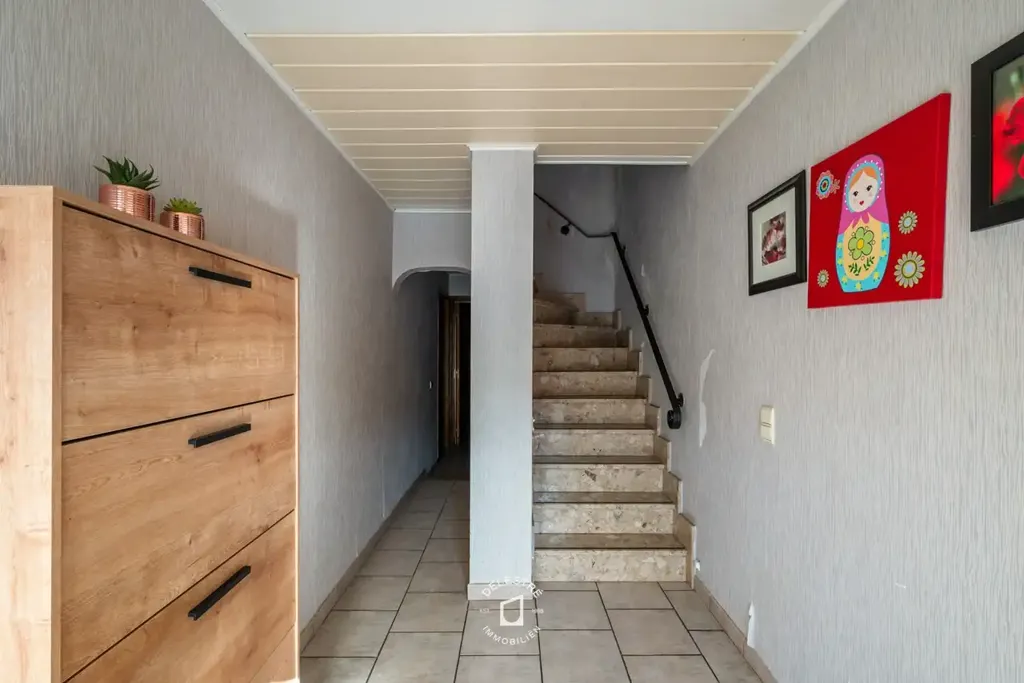 Entrée - Maison Bien Entretenue avec 2 Garages à Ninove