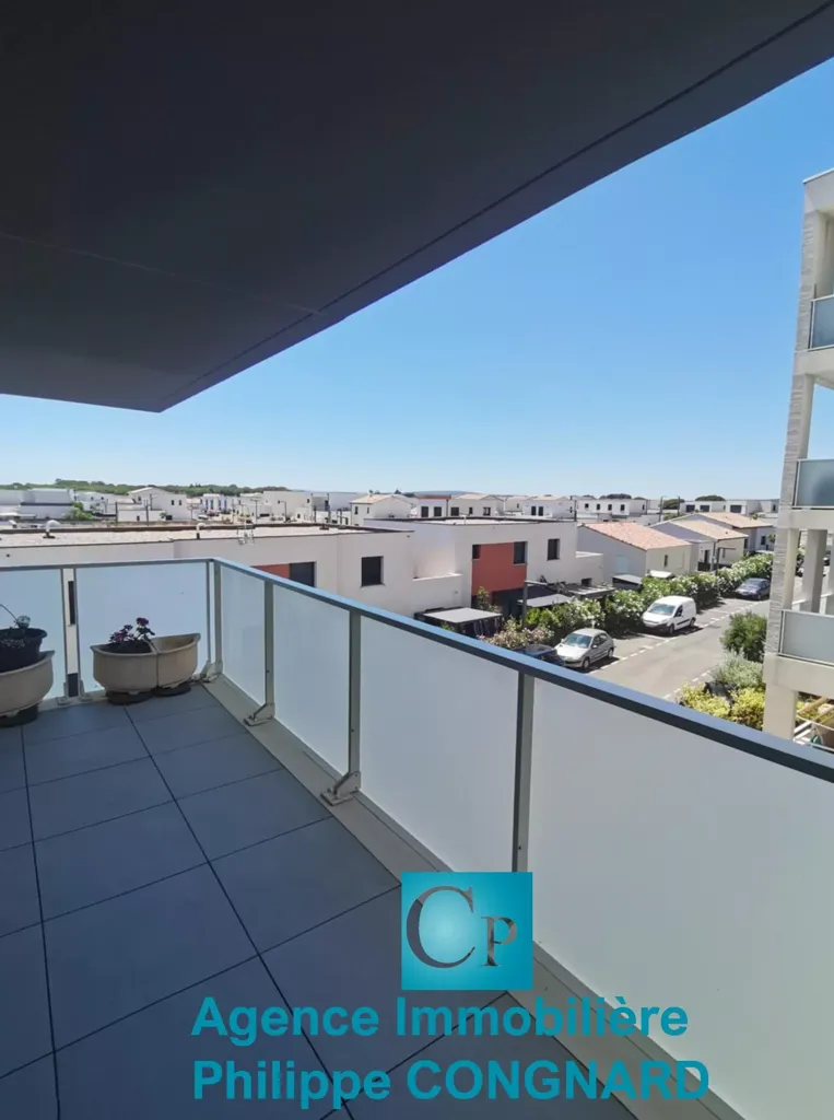 Rõdu - Recent Apartment with Terrace near Serignan