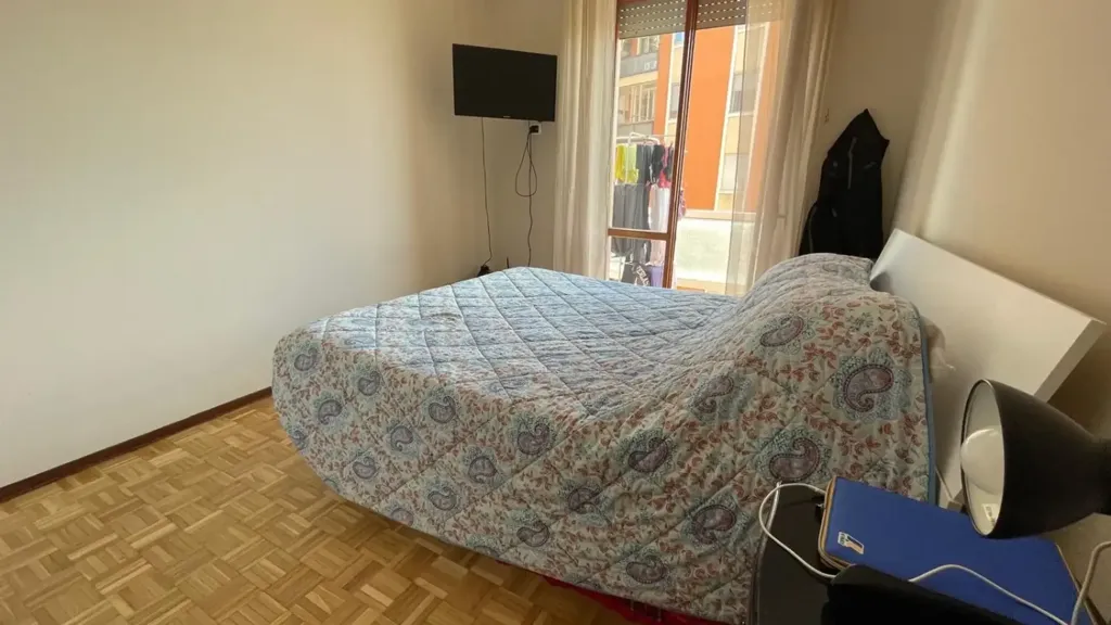 Chambres - Modernised Apartment with Balcony in Piacenza