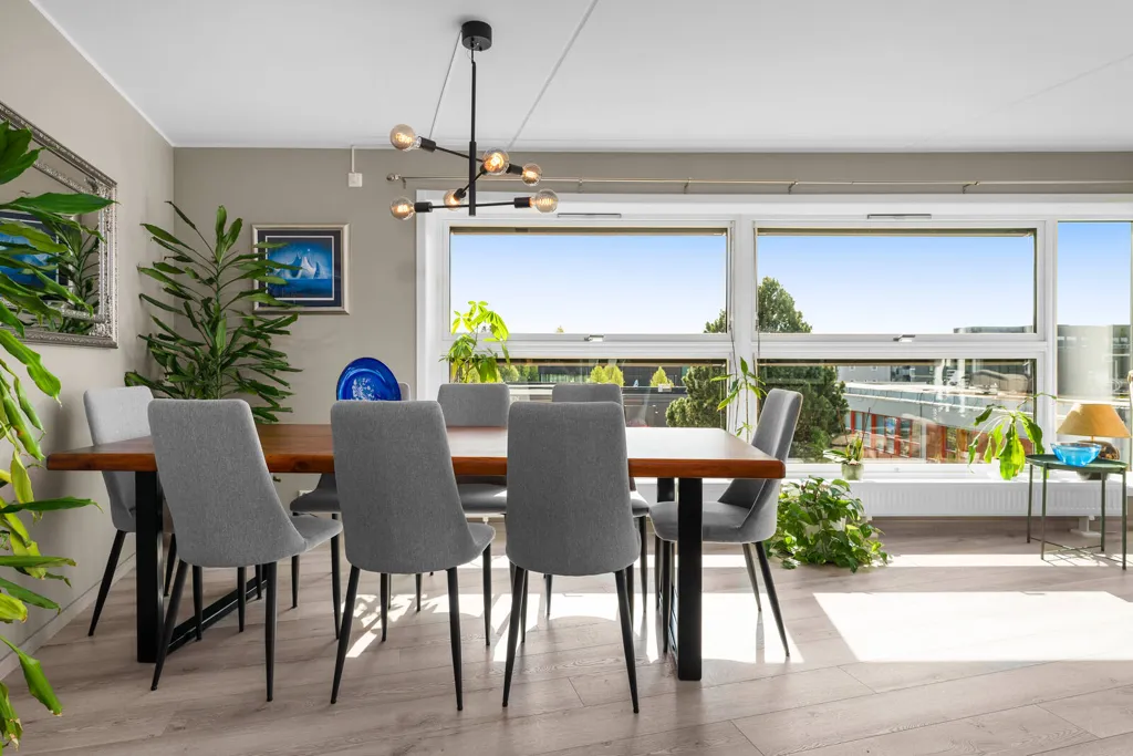 Söögituba - Modern 4-Bedroom Flat in Nannestad
