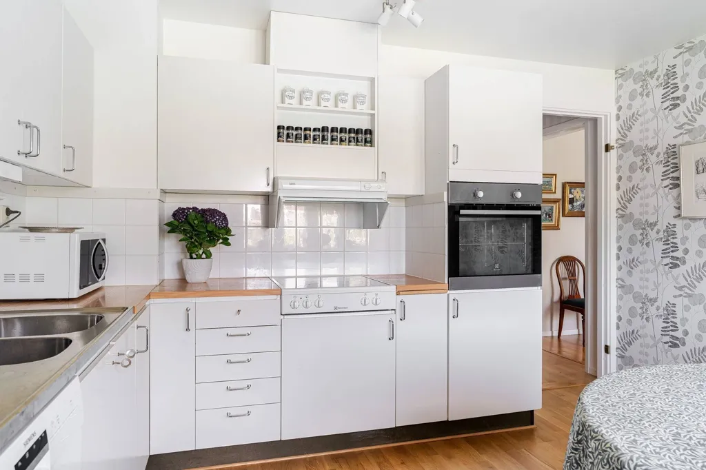 Cuisine - Apartment with Balcony and Cathedral View in Skara