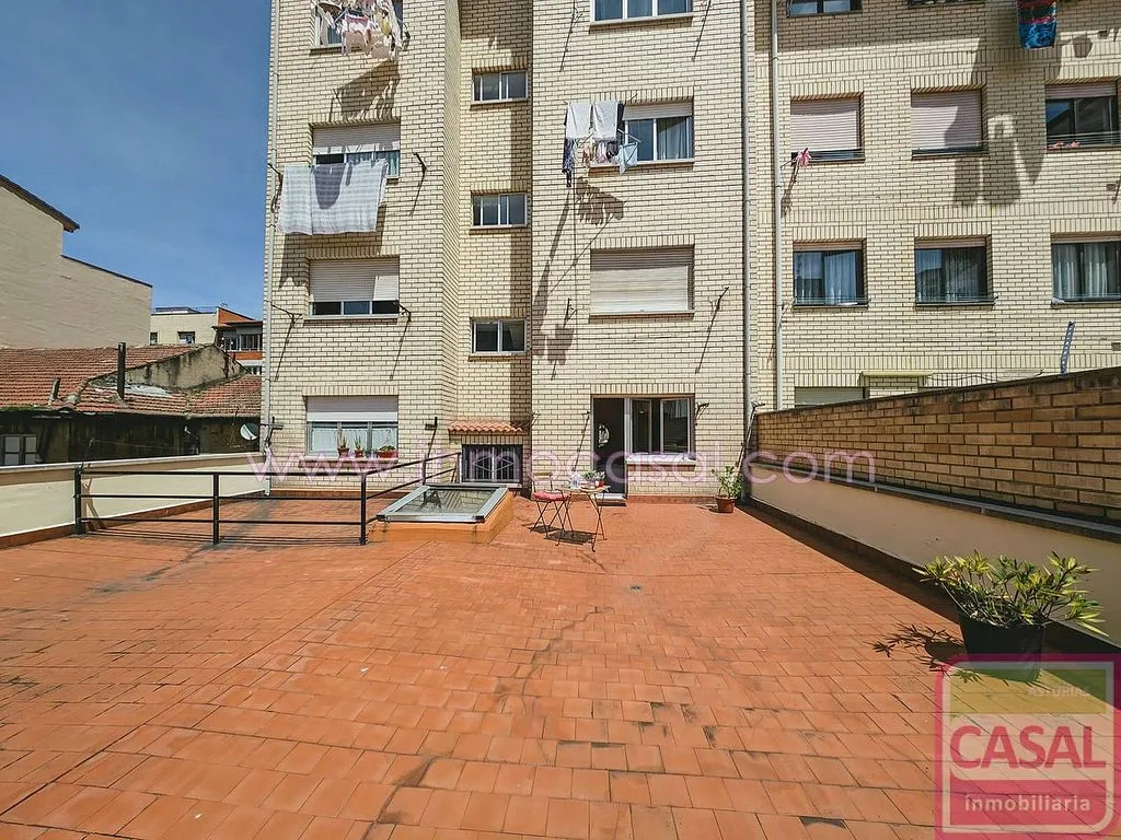 Terrass - 1-Bed Flat with South-Facing Terrace in Mieres