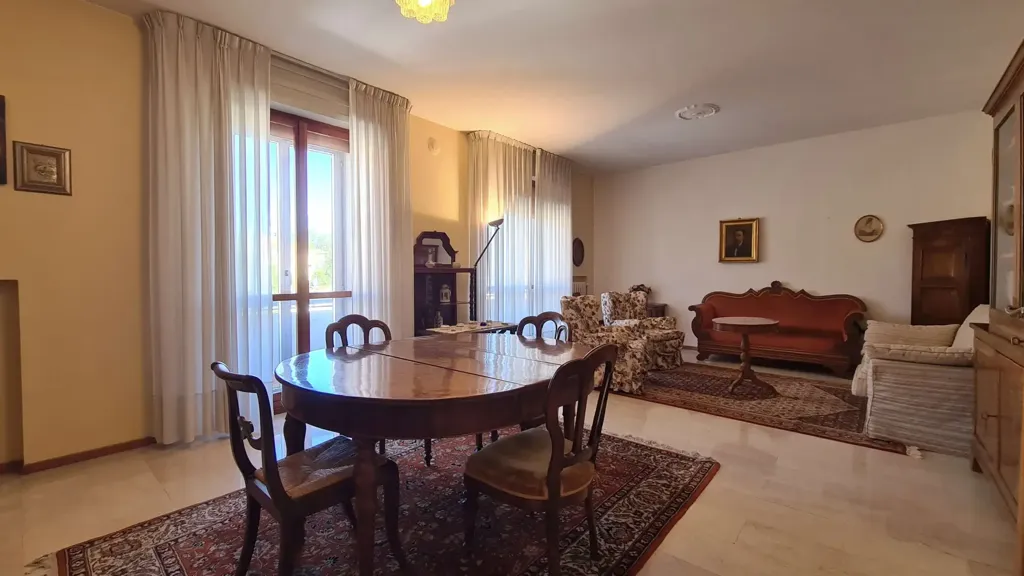 Salle à manger - Apartment with Balcony in Modena