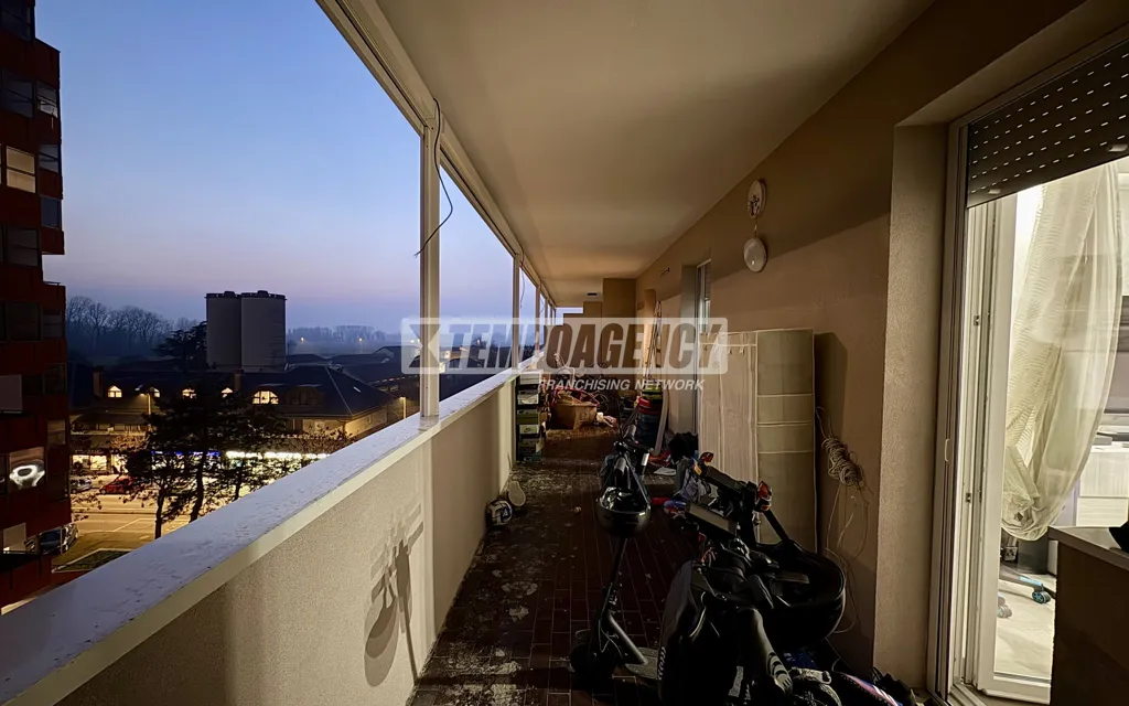 Balcon - Rearranged Apartment with Balcony in Pieve Emanuele