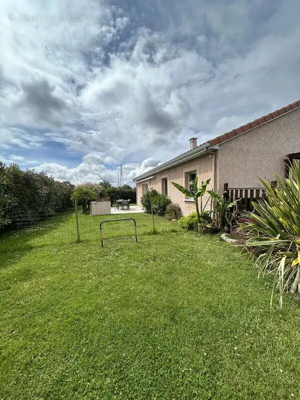 Aed - Contemporary House with Pool in Bordères-sur-l’Échez