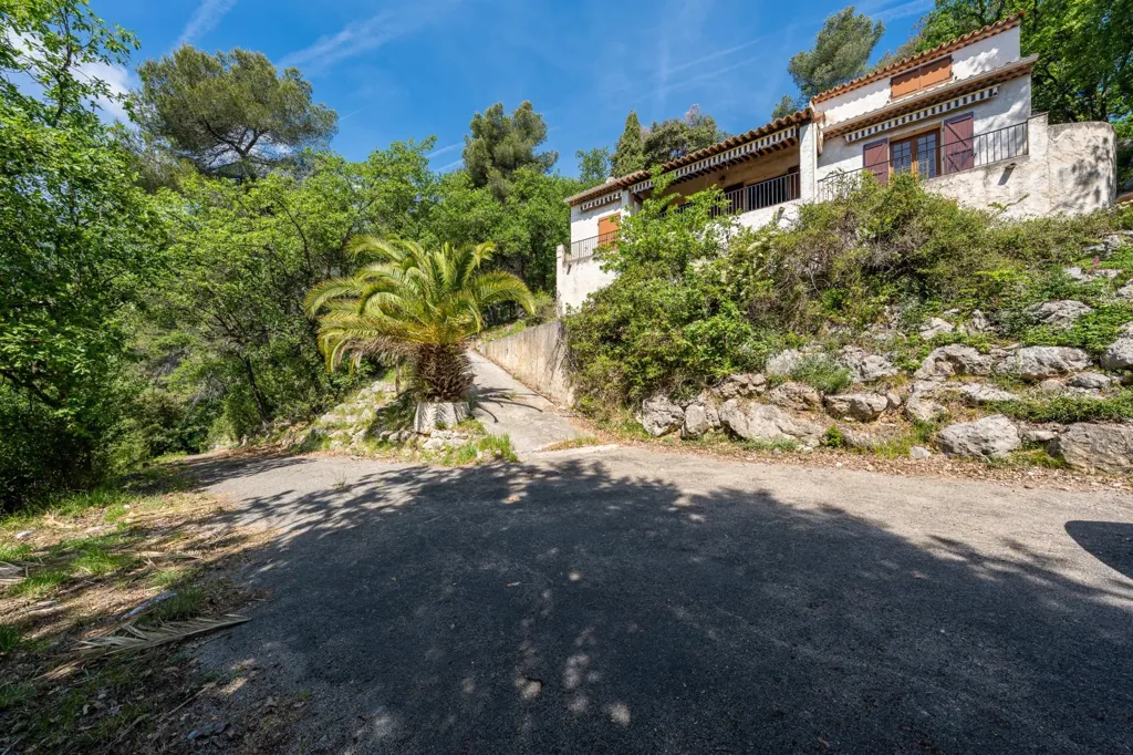 Extérieur - Maison sur Trois Niveaux au Calme à Carros