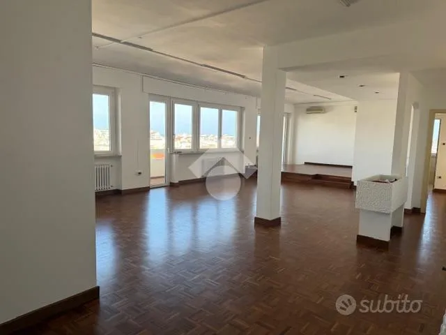 Séjour - 6-Room Apartment with Mountain View in Pescara