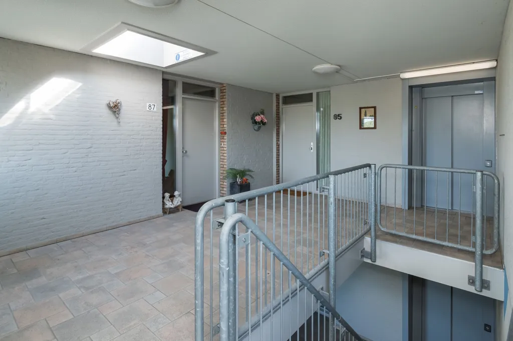 Esik - Corner Flat with Terrace in Barendrecht