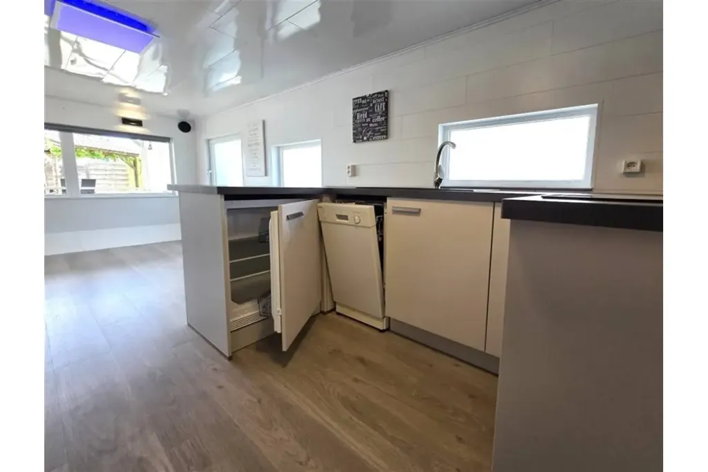 Cuisine - Bungalow avec Jardin et Terrasses à Somme-Leuze