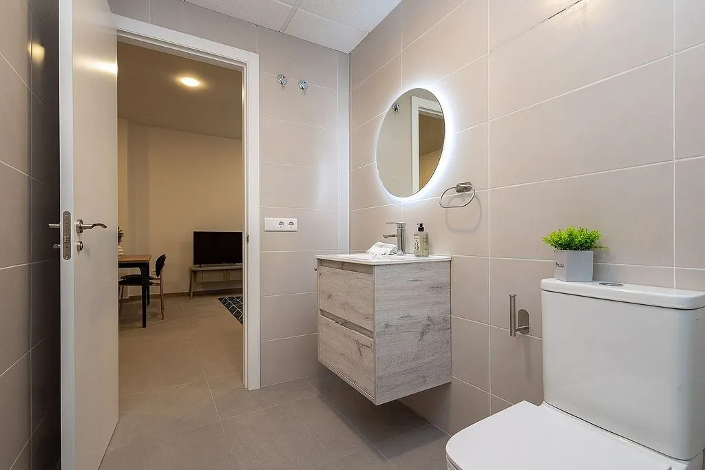 Bathrooms - Modern Flat with Balcony in Nou Moles, Valencia
