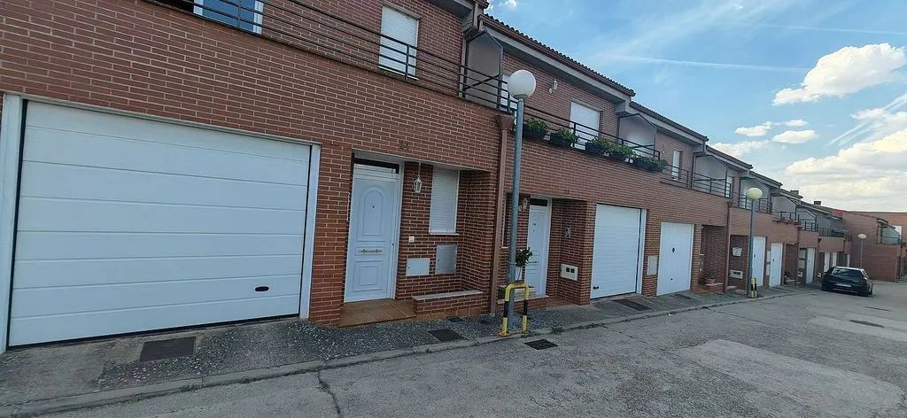 Välivaade - Terraced House with Garden in Lerma