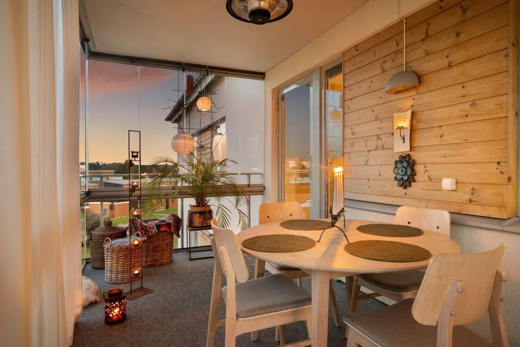 Balcone - Three-Bedroom Apartment with Balcony in Nyköping