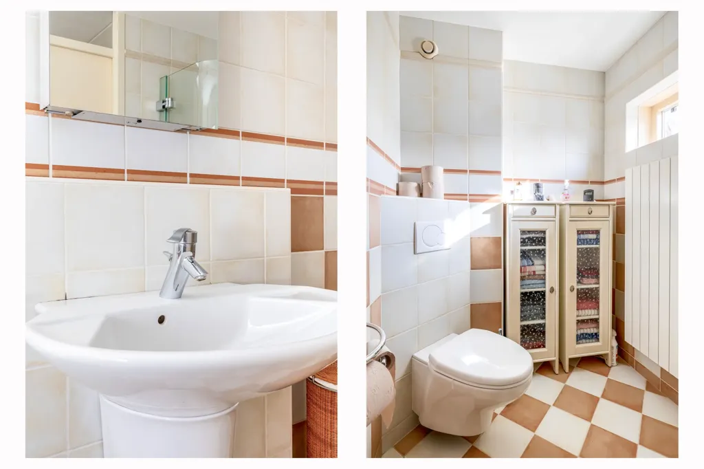 Bathrooms - Corner House with Garden in Stadspolders