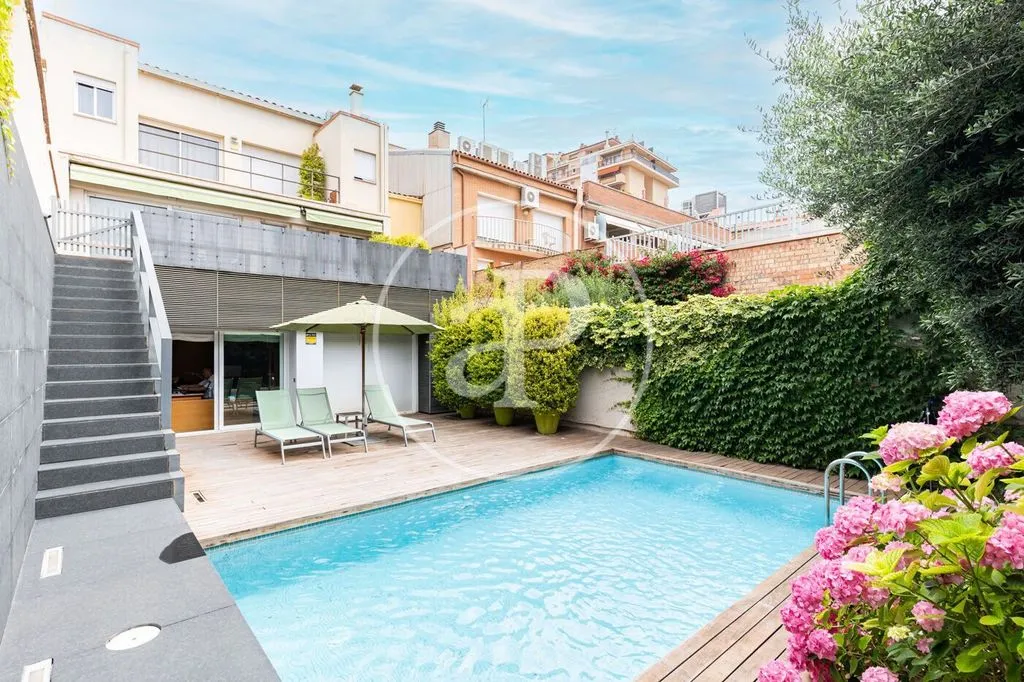 Piscine - Luxury Townhouse with Pool in Sabadell Centre