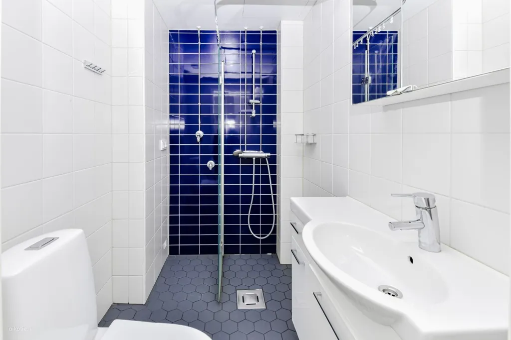 Salles de bain - One-Bedroom Flat with Large Window in Tapiola