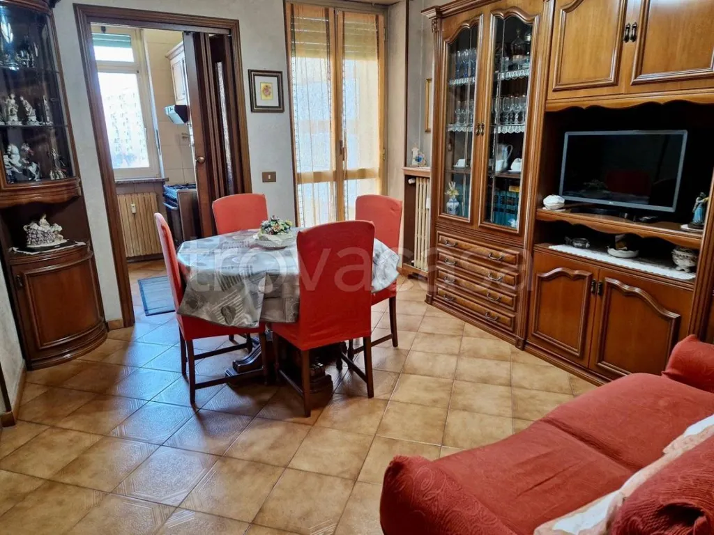 Salle à manger - Apartment with Three Exposures in Turin