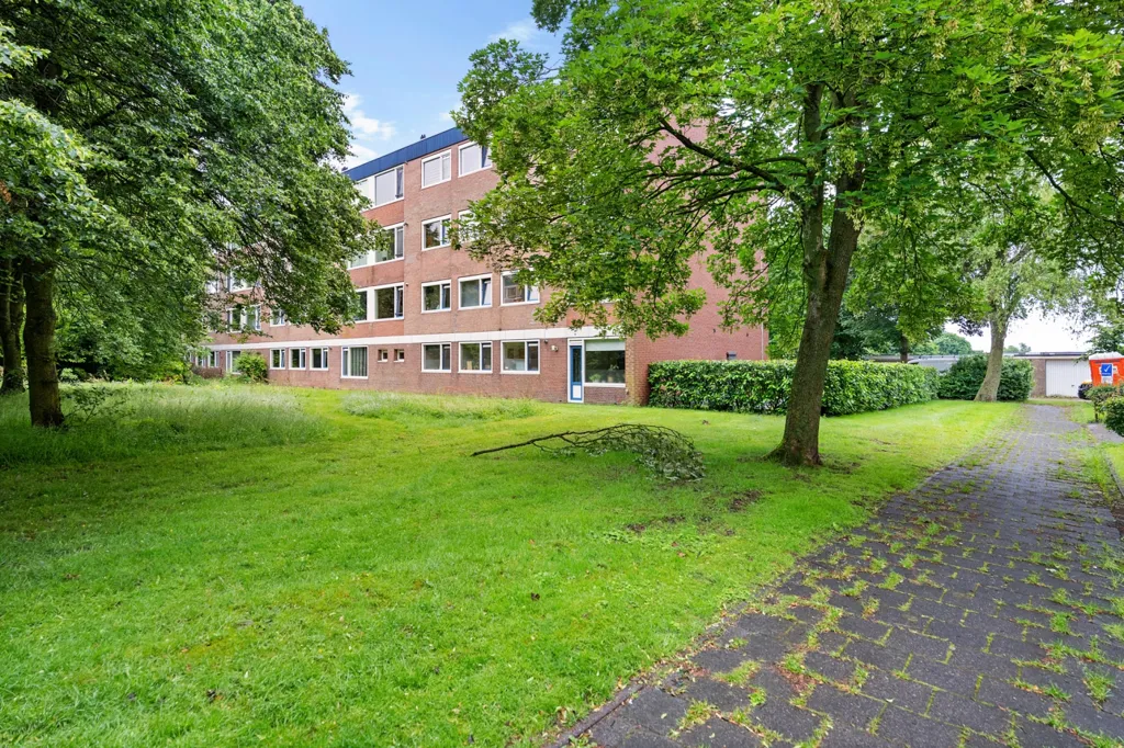 Garden - 3-Bedroom Apartment with Balcony in Assen