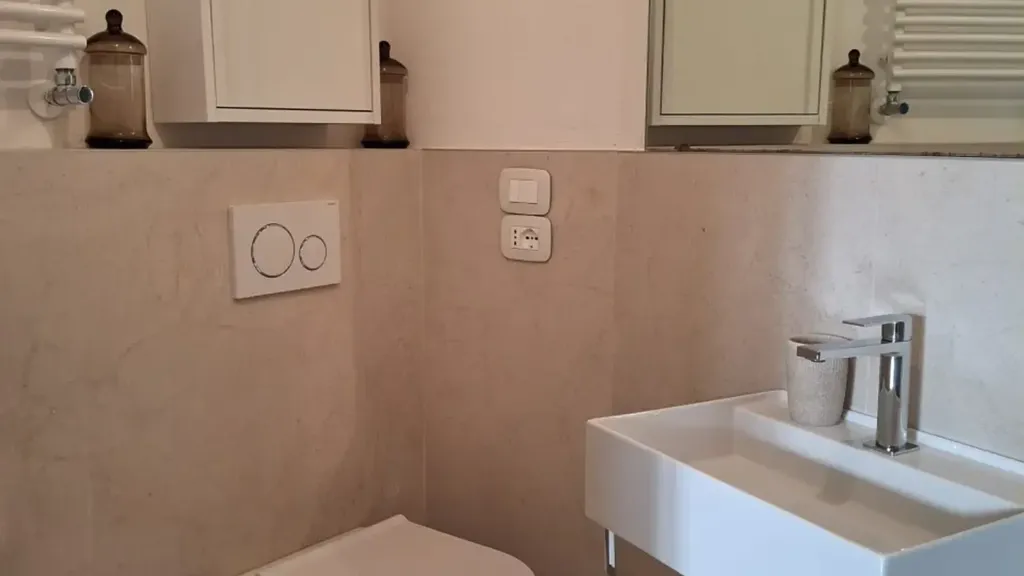 Vannitoad - Rustic-Style Flat with Balcony in Parma