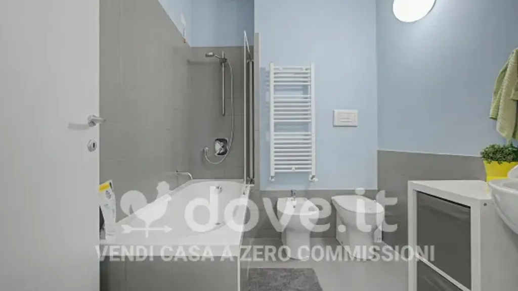 Bathrooms - Modern Apartment with Balcony in Milan