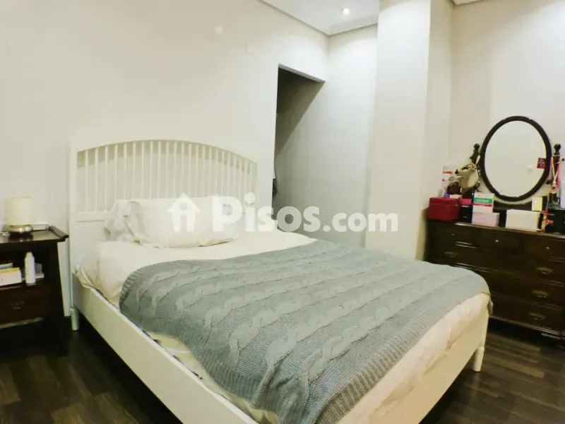 Magamistoad - Classical Style Flat with Balcony in City Centre