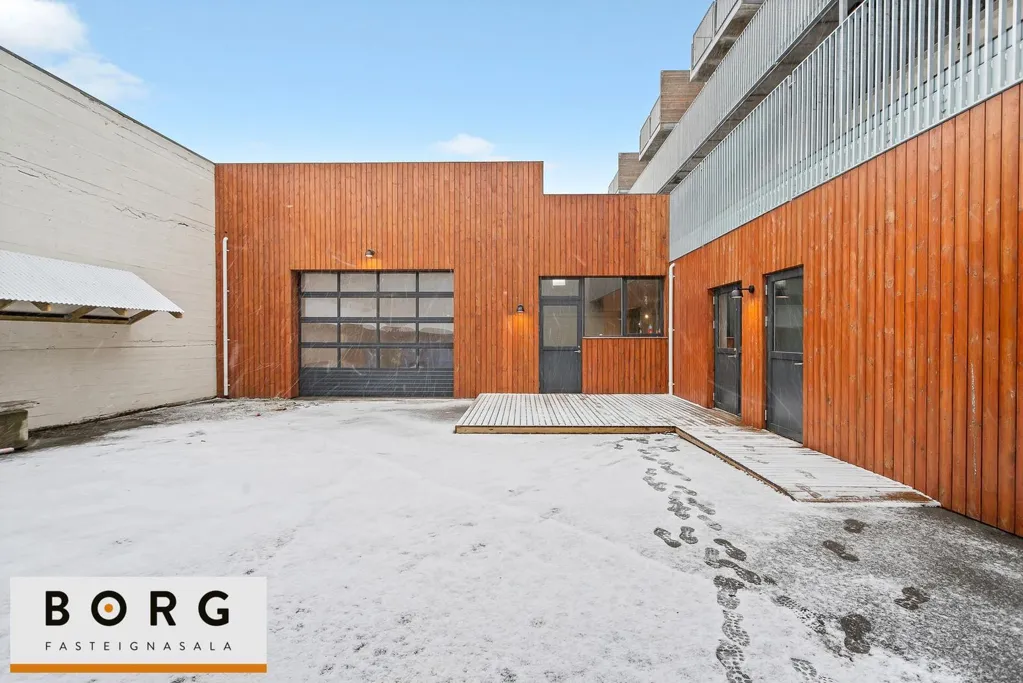 Garage - Retail Space with Warehouse in Reykjavik