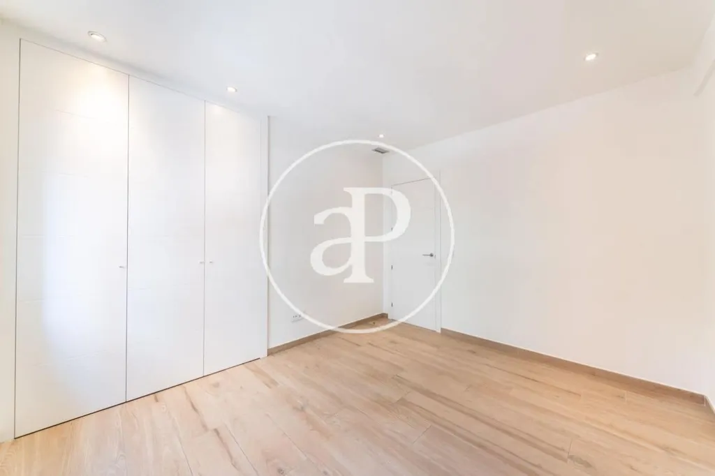 Chambres - Modernised Apartment with High Ceilings in Chamartín