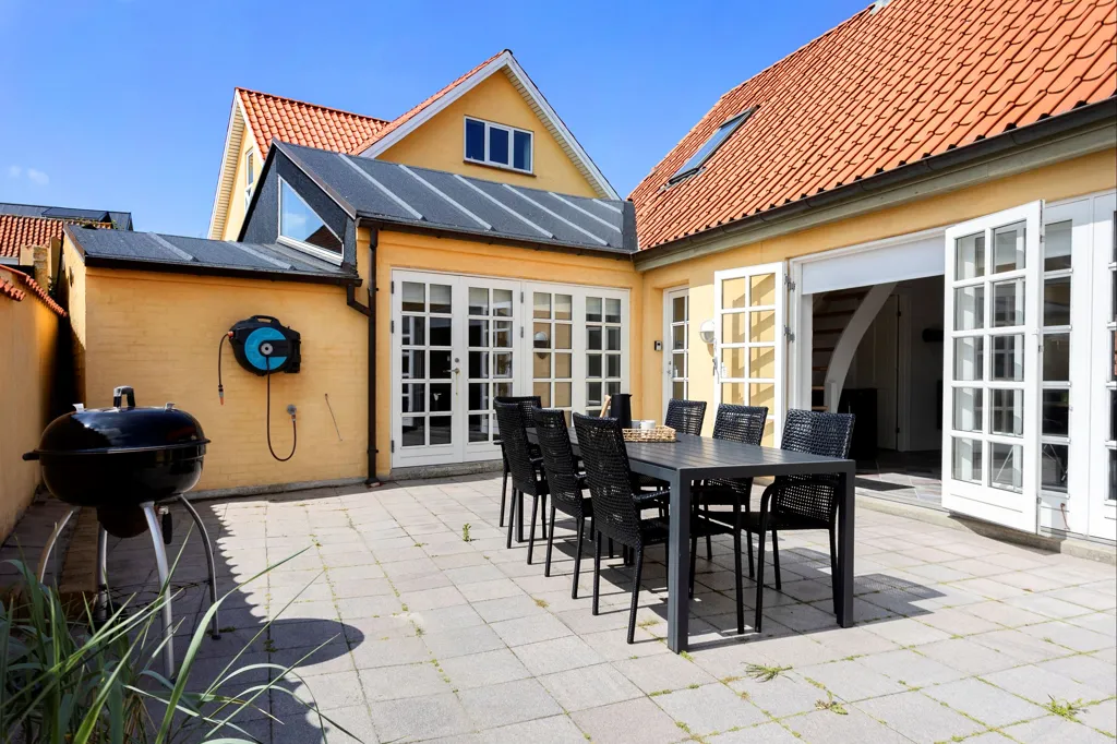 Terrasse - Villa with Seafront Access in Løkken