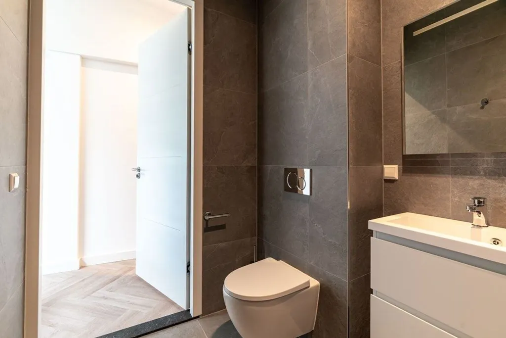 Salles de bain - One-Bedroom Apartment with Parking in The Hague