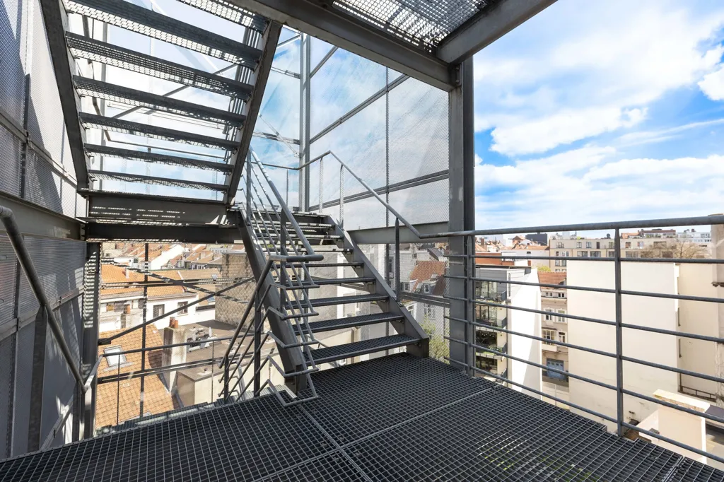 Pièces - Bureau avec Vue Libre sur le 7e Étage à Bruxelles