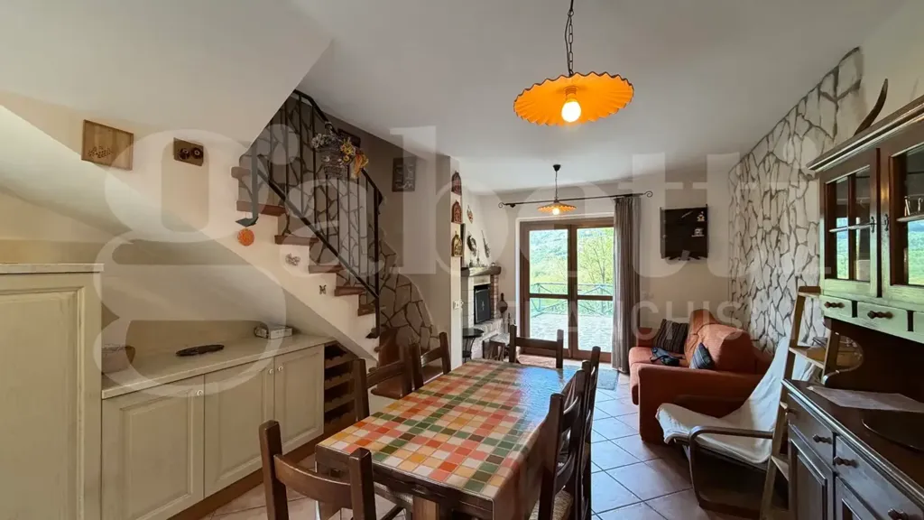 Salle à manger - Panoramic Semi-Detached Villa in Rocca Di Cambio