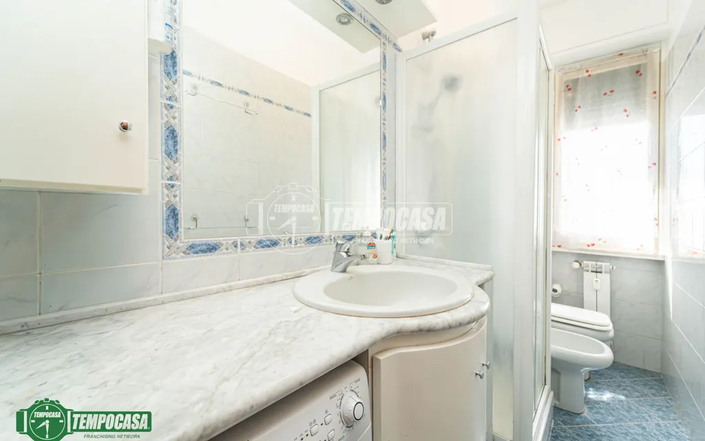 Baños - Bright 2-Bedroom Apartment with Balcony in Milan