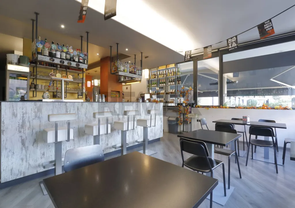 Pièces - Bar with Outdoor Seating in Desio